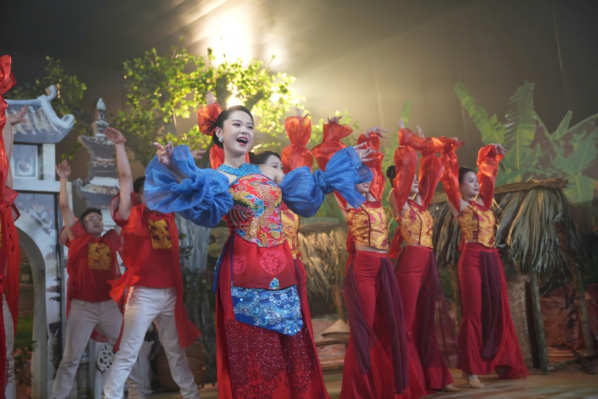 Thanh Hương ra mắt MV đầu tay lấy cảm hứng từ chuyện tình yêu của Thị Nở, Chí Phèo.