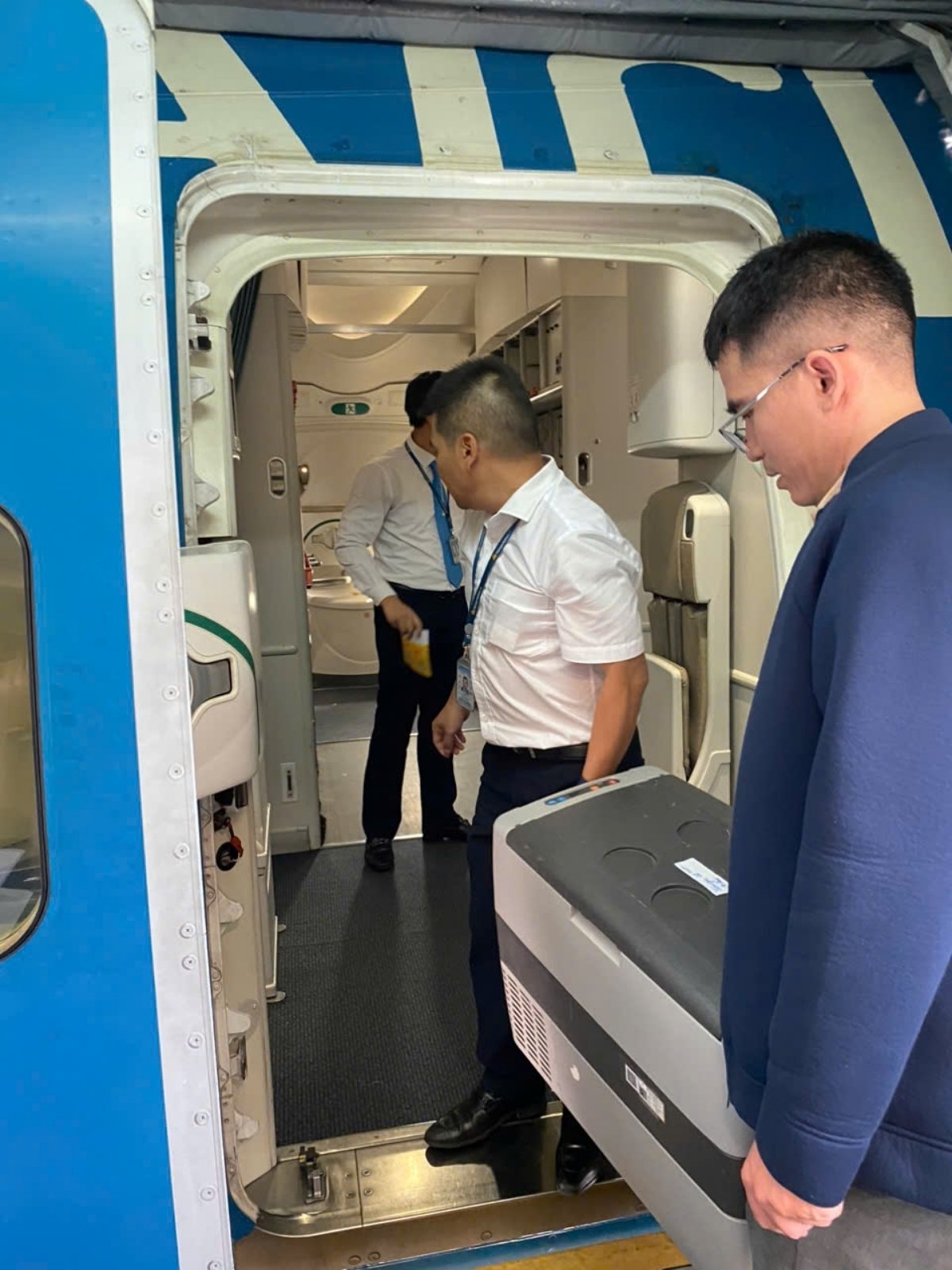 Chuyến bay của Hãng hàng không Quốc gia Việt Nam (Vietnam Airlines) mang số hiệu VN214 hành trình từ TP.HCM đi Hà Nội mang theo trái tim và tạng của người hiến từ Bệnh viện Thống Nhất (TP.HCM).