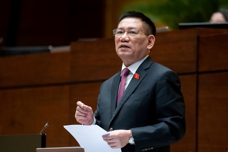 Phó Thủ tướng Chính phủ, Bộ trưởng Bộ Tài chính Hồ Đức Phớc giải trình, làm rõ một số ý kiến đại biểu nêu.