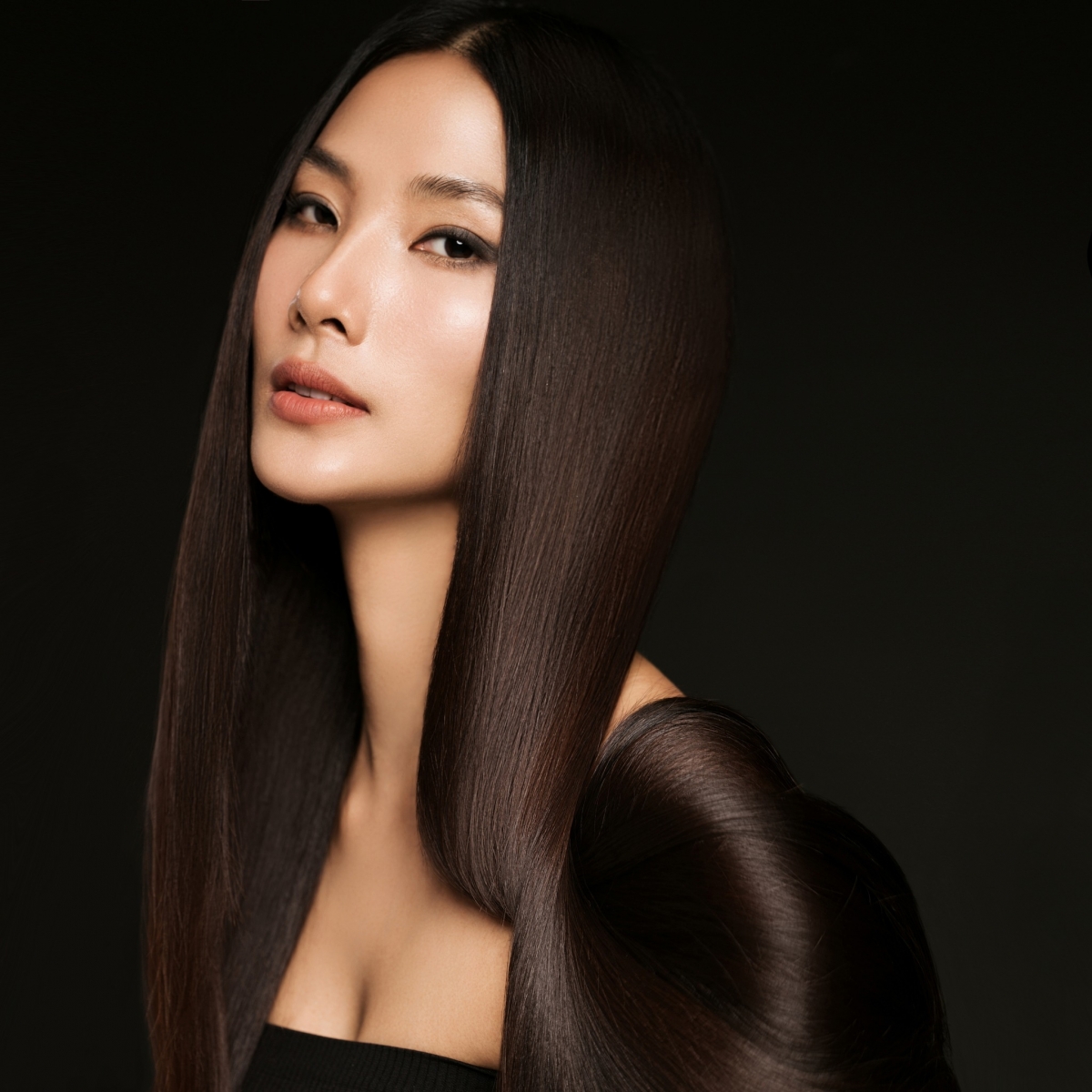 Hoàng Thùy chia sẻ việc đi học tại trường Đại học Kinh Tế TP.HCM. “Bé lại đi học, học tín chỉ được cái tiện. Bận thì đăng kí ít môn, rảnh thì đăng kí nhiều môn. Đi học đến lúc đi thi không thi được thì bảo lưu điểm quá trình, thi khoá sau. Nói chung bé Chè cố gắng”, cô viết. (Nguồn: FBNV)