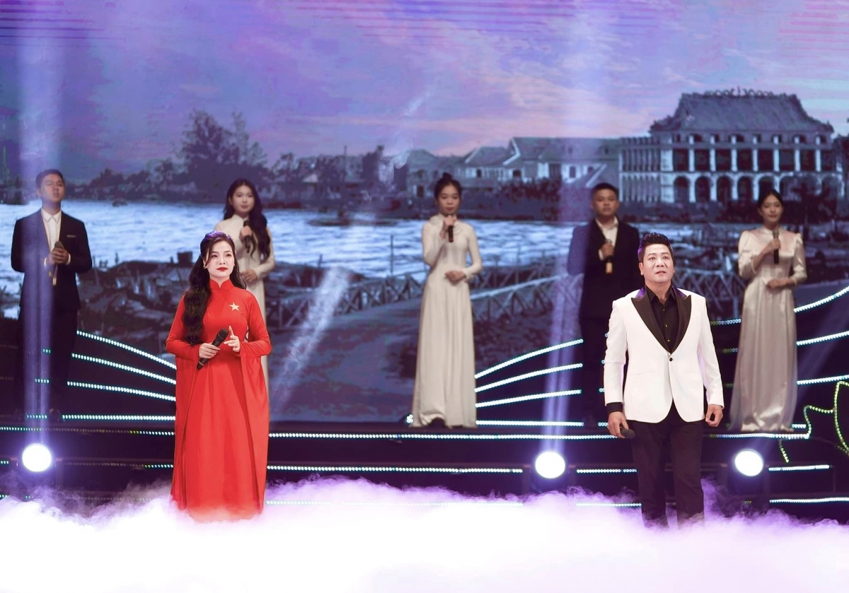 Hà My và NSND Quốc Hưng