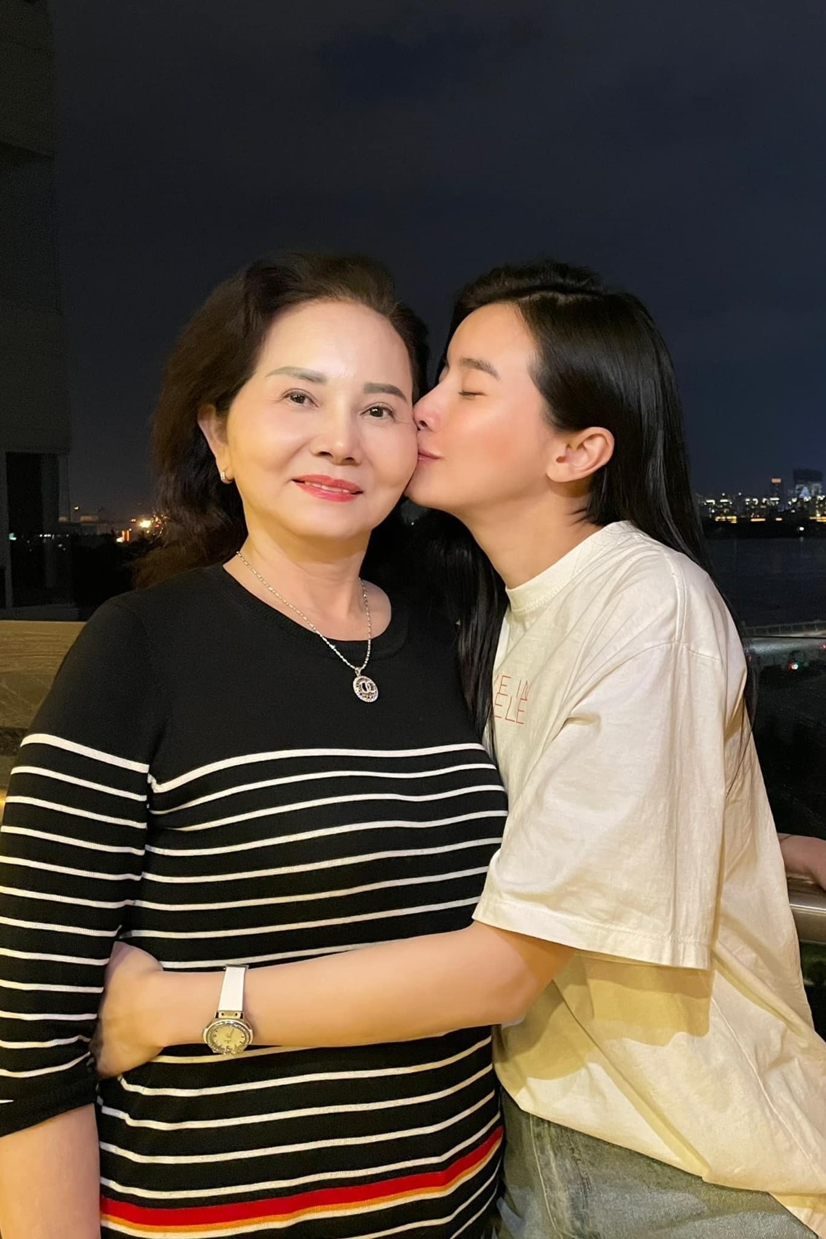 Diễn viên Cao Thái Hà vừa cùng mẹ và em trai chuyển về nhà mới ở TP Thủ Đức, mua bằng tiền cô dành dụm sau nhiều năm vào showbiz.