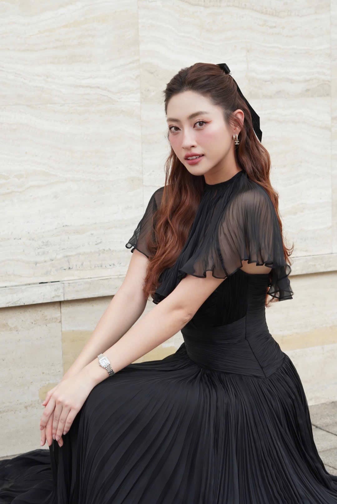 Khi còn đi học, người đẹp sinh năm 2000 sở hữu bảng thành tích học tập đáng nể như từng học đội tuyển dự thi cấp quốc gia, là sinh viên xuất sắc nhiều năm, đạt IELTS 7.5 và nhiều giải thưởng tiếng Anh khác.