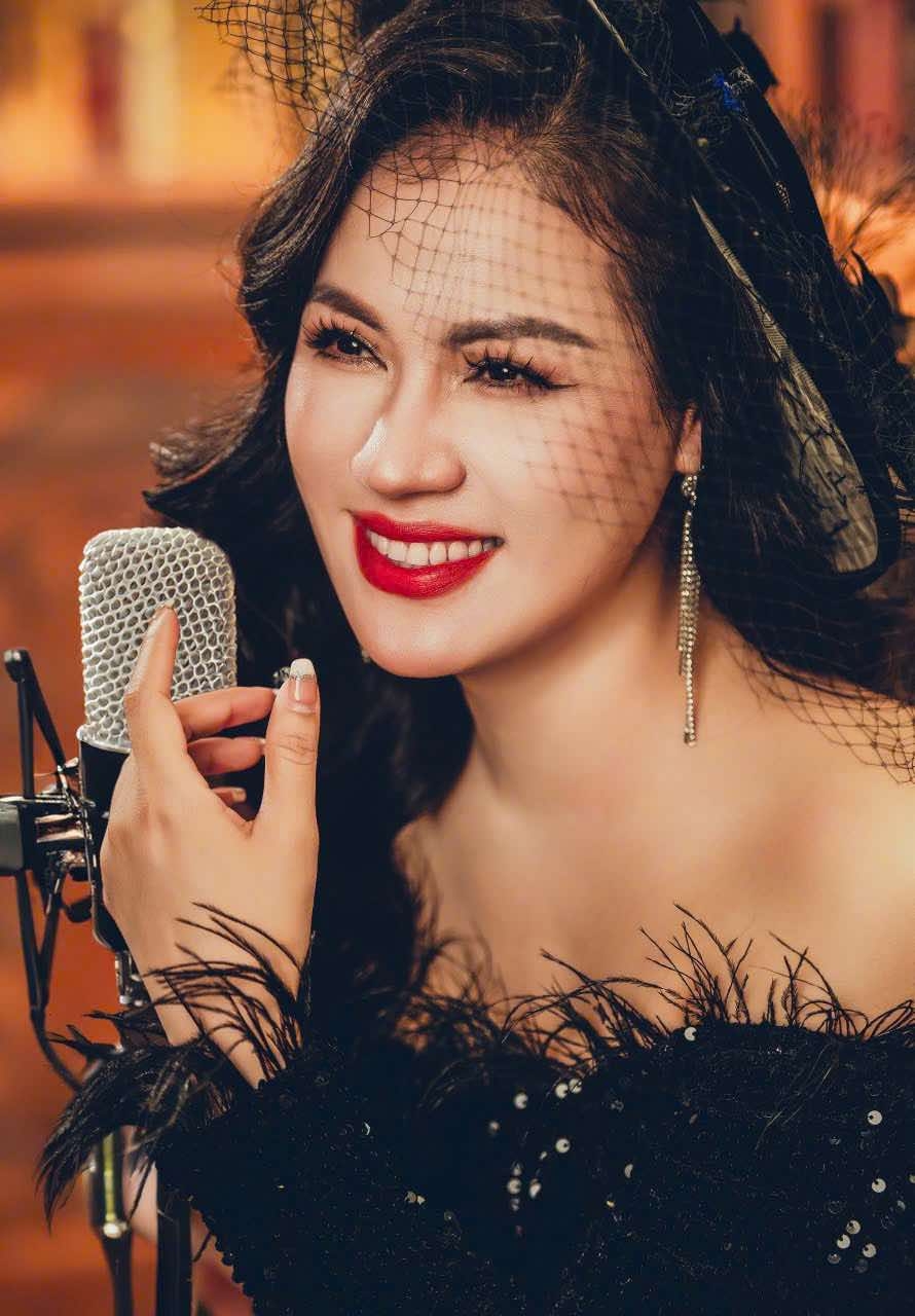 Ca sĩ Ngọc Châm