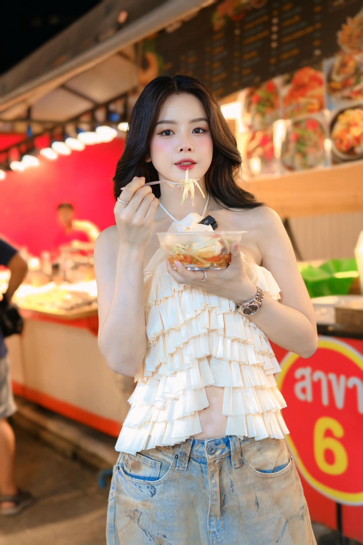 DJ Mie khoe ảnh thảnh thơi đi chơi trước giờ diễn ở Australia. (Nguồn: FBNV)