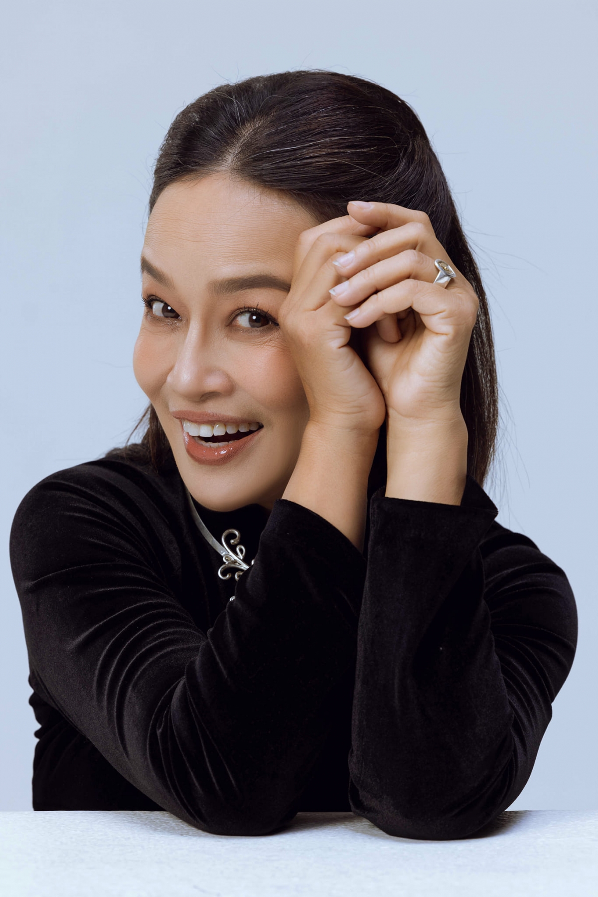 Diễn viên Tú Oanh đăng bộ ảnh mới mừng sinh nhật và ví mình chỉ mới "18 tuổi". (Nguồn: FBNV)