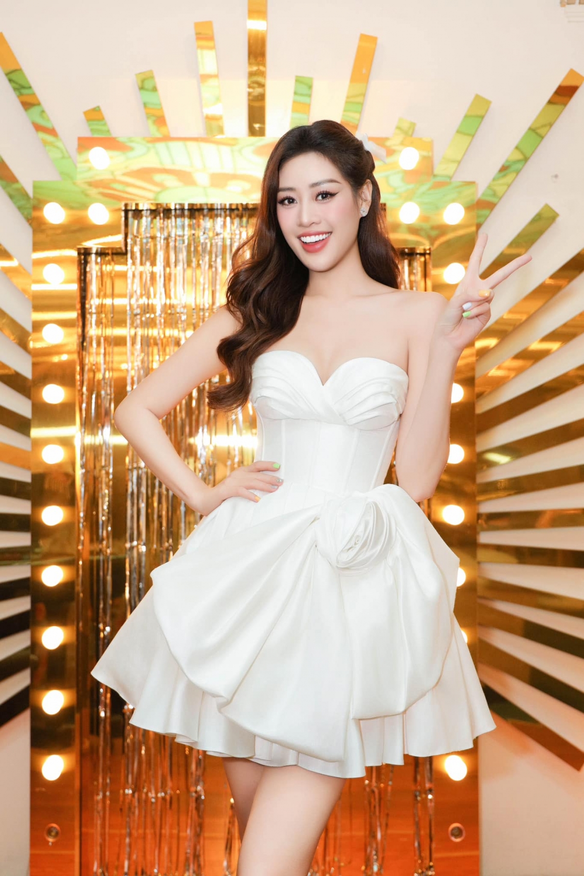 Hoa hậu Khánh Vân tổ chức bữa tiệc độc thân ấm cúng và sang chảnh trước khi lên xe hoa. Thông thường đây là dịp để các cô dâu vui chơi, ăn uống tận hưởng những ngày cuối cùng của khoảng thời gian độc thân trước khi chính thức lấy chồng.