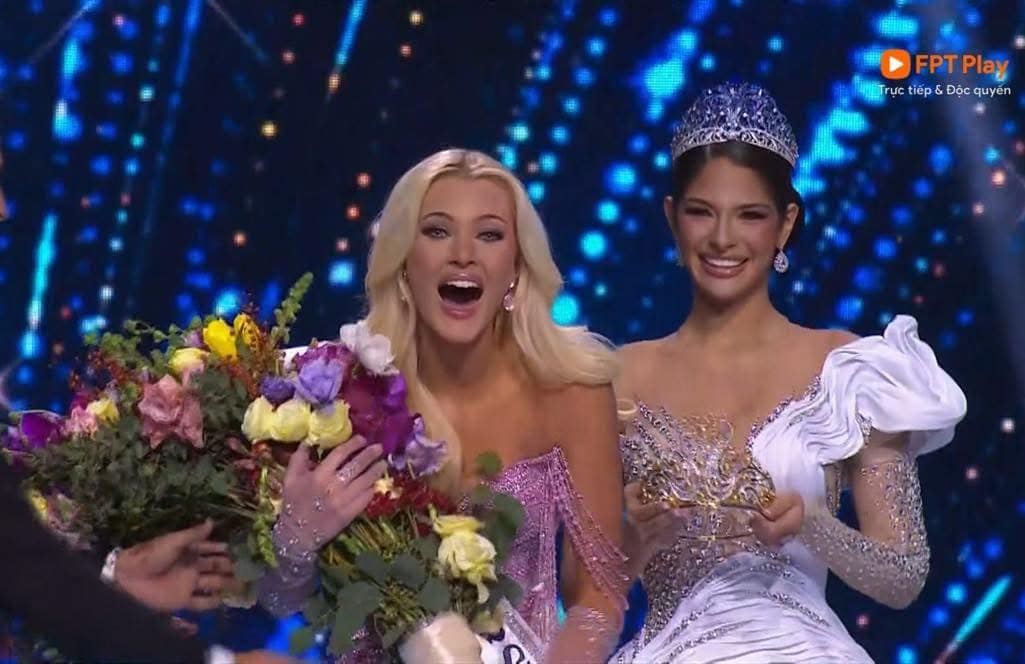 Victoria Kjær Theilvig xúc động trong giây phút đăng quang