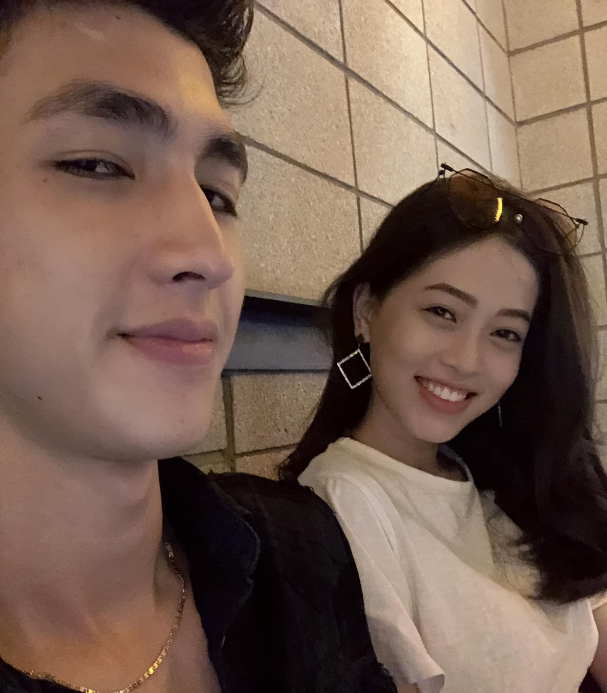 Bình An chúc mừng sinh nhật bà xã Phương Nga: “Chúc mừng sinh nhật em, người bạn đời của anh! Chúng ta có cái hẹn sẽ đón sinh nhật cùng nhau ít nhất 70 năm nữa em nhé. Yêu em”. (Nguồn: FBNV)