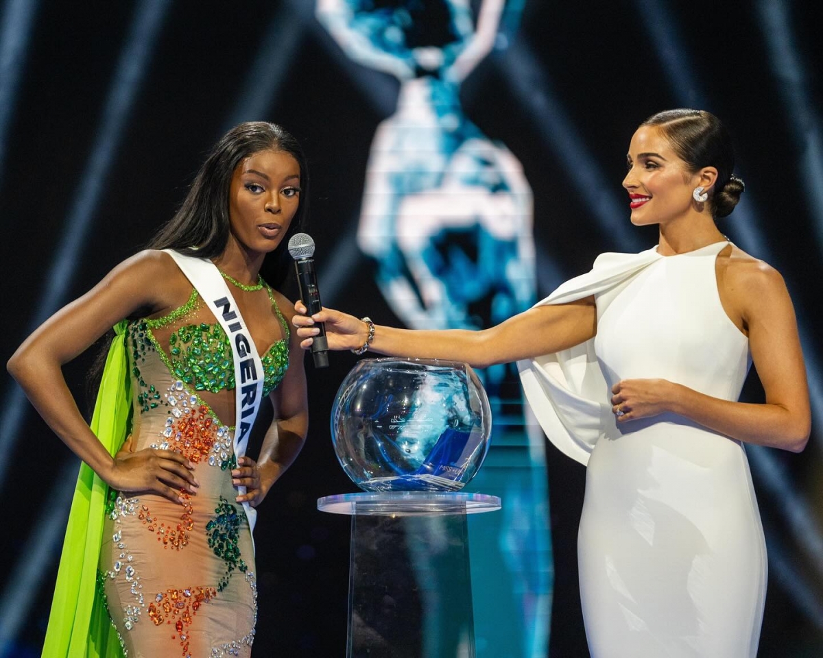 Á hậu 1 thuộc về đại diện của Nigeria - Chidimma Adetshina. Ở phần thi ứng xử, Chidima Adetshina nhận câu hỏi: "Điều gì quan trọng hơn, được tôn trọng hay được yêu thích?". Cô trả lời: "Tôi nghĩ rằng sự tôn trọng là quan trọng nhất. Chúng ta sống trong xã hội mà khi bạn tôn trọng người khác, người khác sẽ tôn trọng bạn".