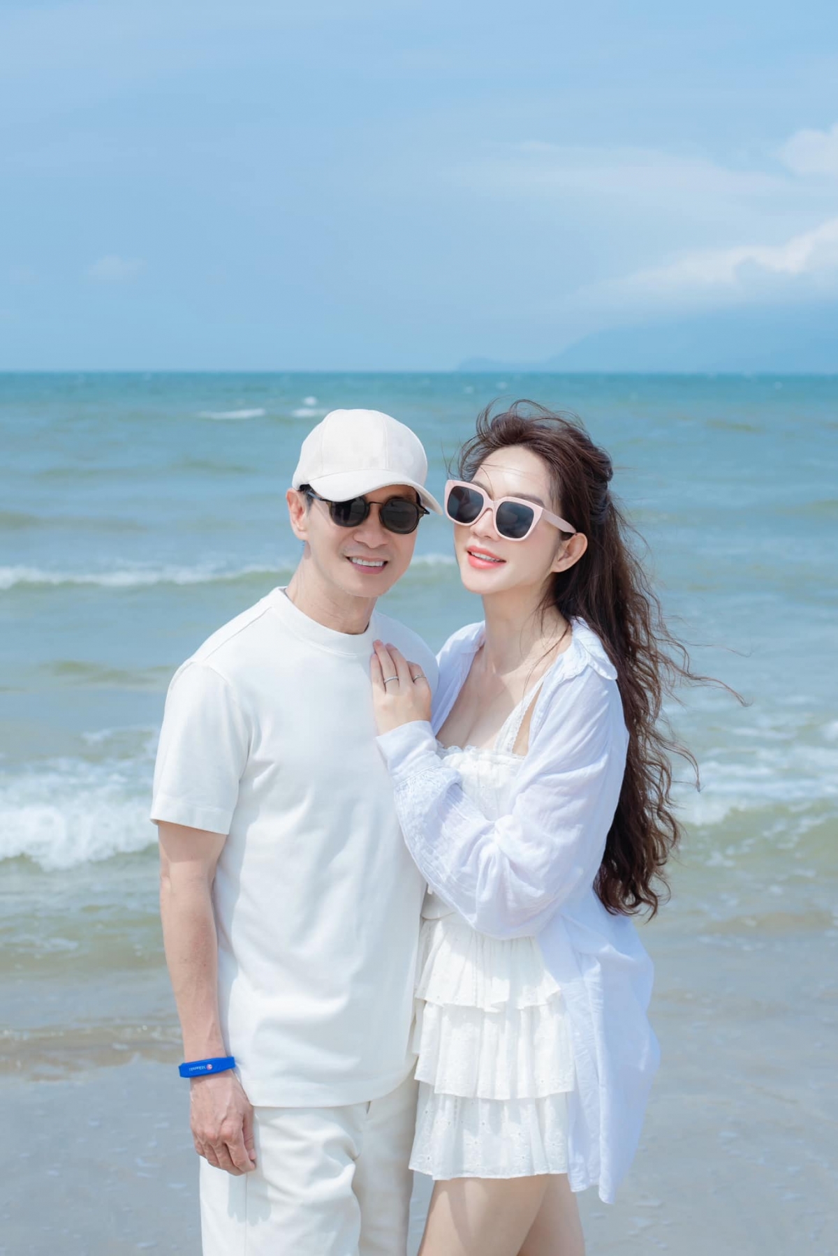 Sao Việt 19/11: Minh Hà đăng ảnh kỷ niệm 14 năm ngày cưới với Lý Hải. Sau 14 năm bên nhau, cuộc hôn nhân của Lý Hải – Minh Hà được nhiều người ngưỡng mộ. Cả hai có với nhau 4 người con đủ nếp tẻ.