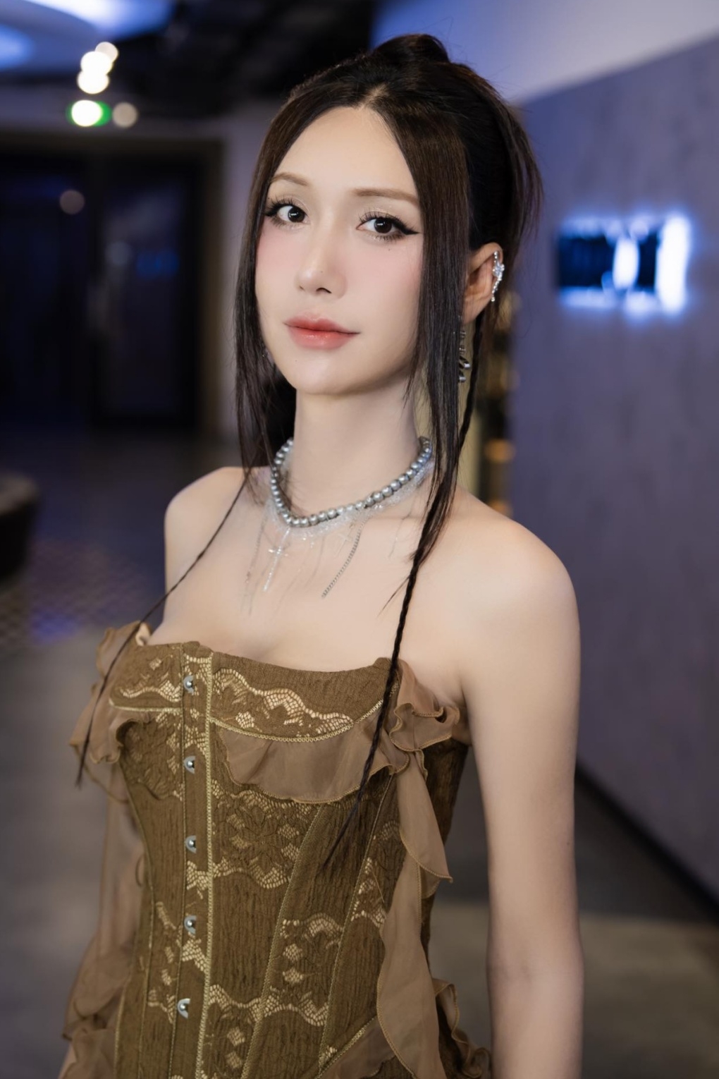 Ca sĩ Lynk Lee, 36 tuổi, thu hút chú ý khi lộ diện tại sơ khảo Miss International Queen Vietnam 2025. Lynk Lee cho biết muốn thử sức ở một lĩnh vực khác. Được khán giả cùng người thân động viên và cũng thấy mình tự tin hơn sau gần 5 năm chuyển giới, cô quyết định ghi danh Hoa hậu Chuyển giới Việt Nam.
