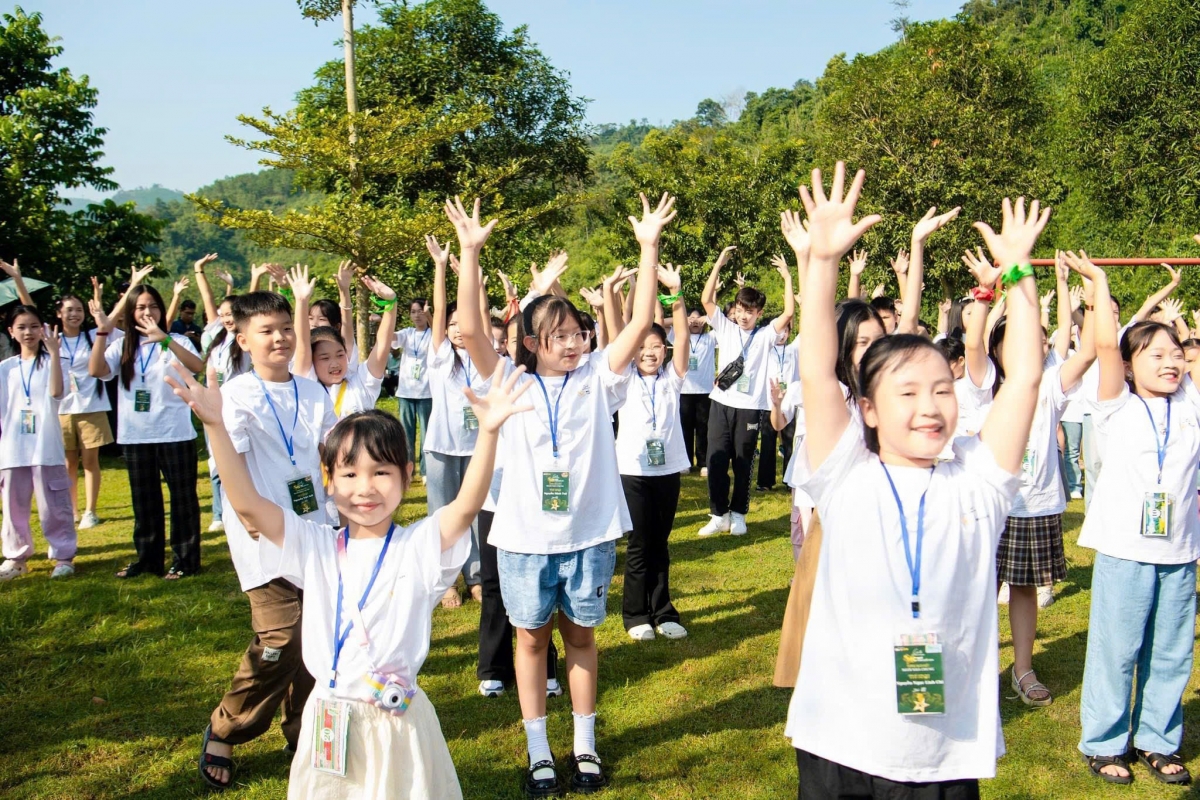 Tại ngôi nhà chung, nhiều thí sinh đã thể hiện khả năng dẫn song ngữ vô cùng tự tin, hứa hẹn tạo nên những MC nhí song ngữ tiềm năng trong tương lai.