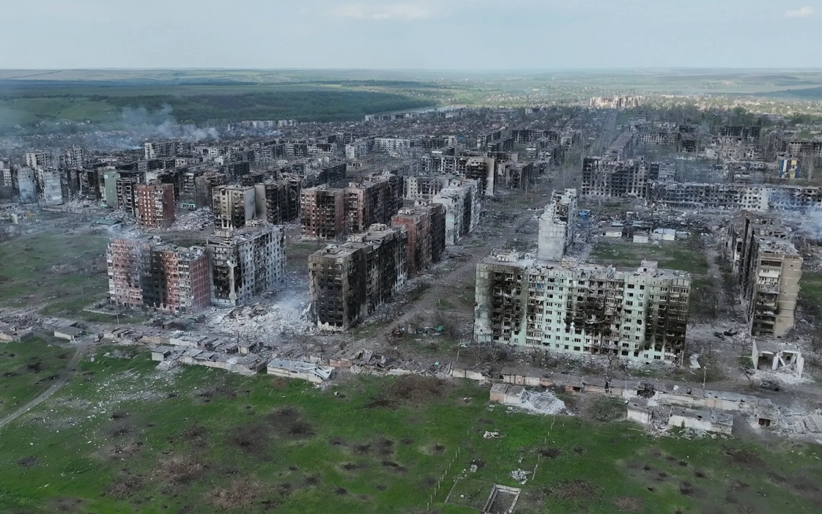 Thành phố Bakhmut (Arttemovsk) hoang tàn sau những cuộc giao tranh giữa Nga và Ukraine. Ảnh: Nytimes.