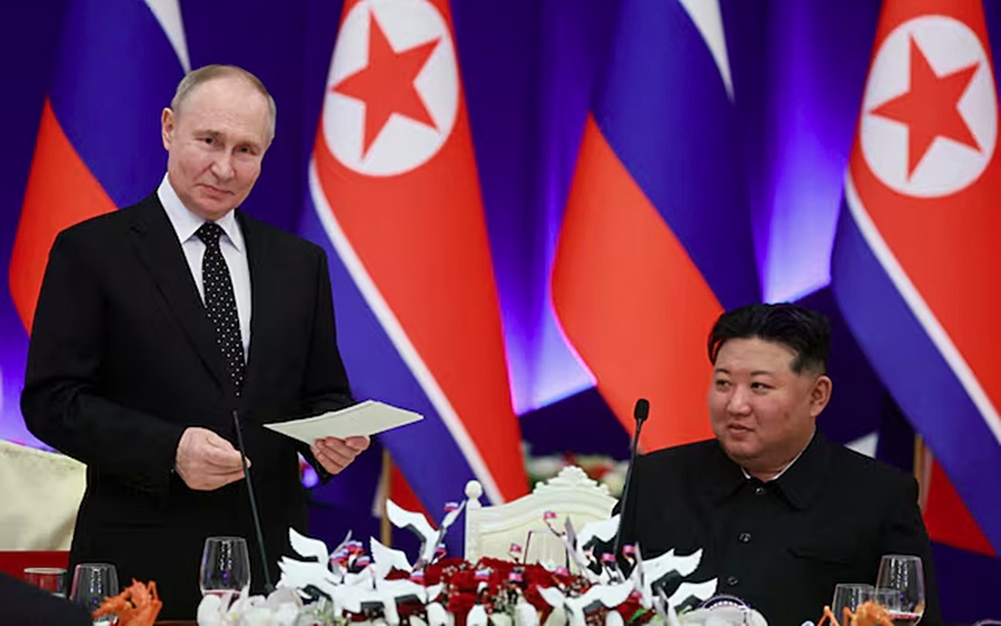 Tổng thống Nga Vladimir Putin gặp gỡ Nhà lãnh đạo Triều Tiên Kim Jong Un tại Bình Nhưỡng. Ảnh: Sputnik