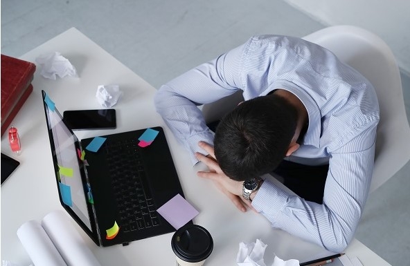 Tôi đang băn khoăn không biết có nên nghe theo lời bố mẹ bỏ phố về quê hay không (Ảnh minh họa, nguồn: KT)