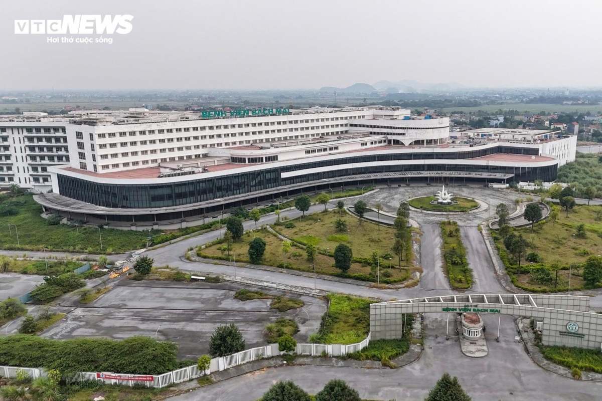 Hai công trình Bệnh viện Hữu nghị Việt Đức và Bệnh viện Bạch Mai cơ sở 2 tại Phủ Lý (Hà Nam) khởi công từ năm 2014, mỗi viện quy mô 1.000 giường, vốn đầu tư gần 5.000 tỷ đồng. Đây là hai dự án nằm trong đề án của Bộ Y tế xây dựng 5 bệnh viện lớn cả nước, khởi động từ năm 2014, chủ đầu tư là Ban Quản lý dự án y tế trọng điểm của Bộ Y tế.