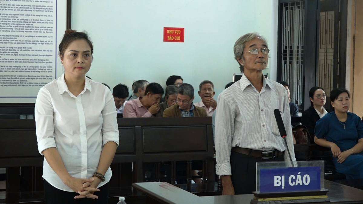 Hai bị cáo lãnh 12 năm tù