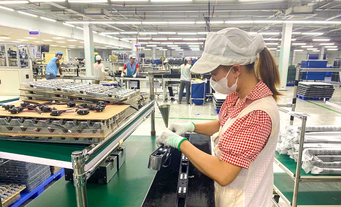 Các đơn vị khôi phục sản xuất kinh doanh sau bão và tiếp tục tăng cường hoạt động để bù đắp cho thời gian gián đoạn