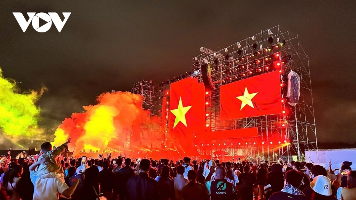 Người dân và du khách tham gia lễ hội âm nhạc tại Đà Lạt.