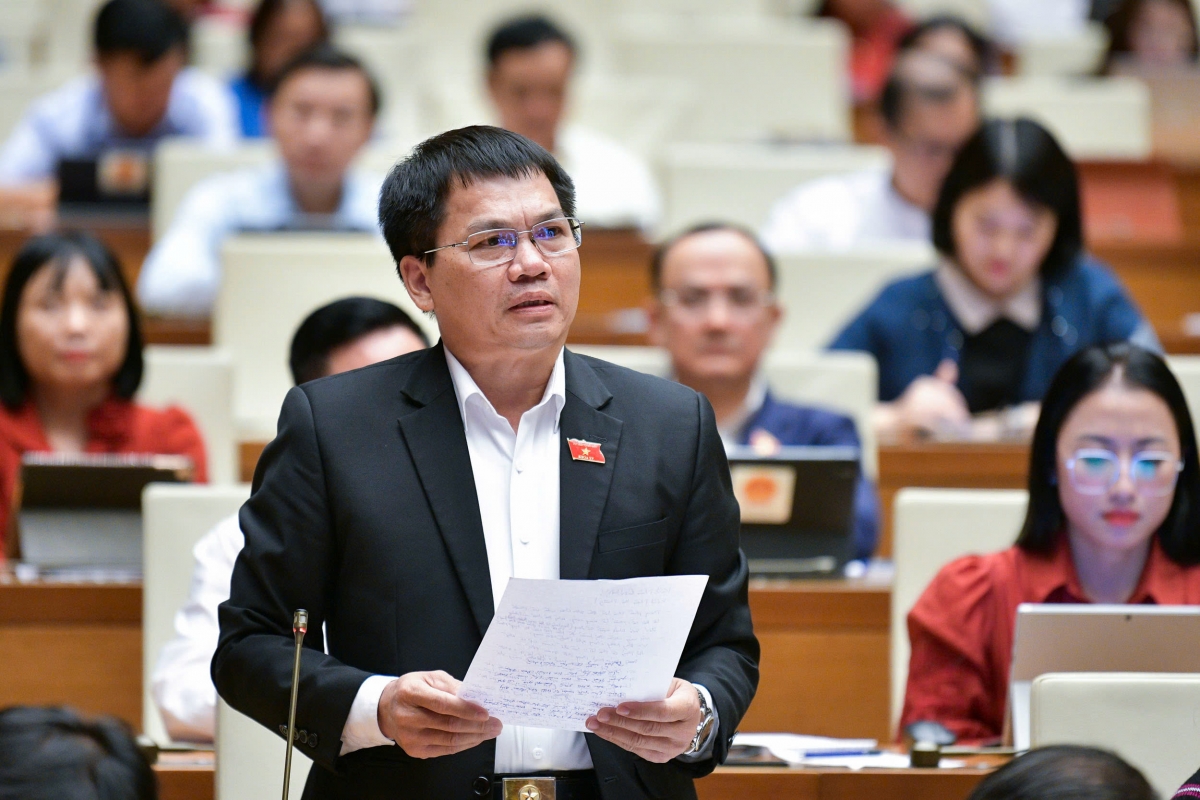 Đại biểu Dương Khắc Mai (Đoàn Đắk Nông) tranh luận với phần trả lời chất vấn của Bộ trưởng Bộ Y tế