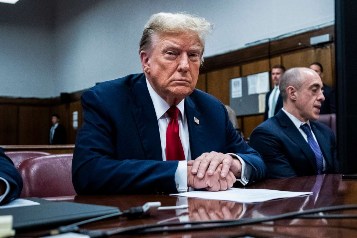 Ông Trump tại phiên tòa hình sự ở Mahattan hồi tháng 4. Ảnh: Getty