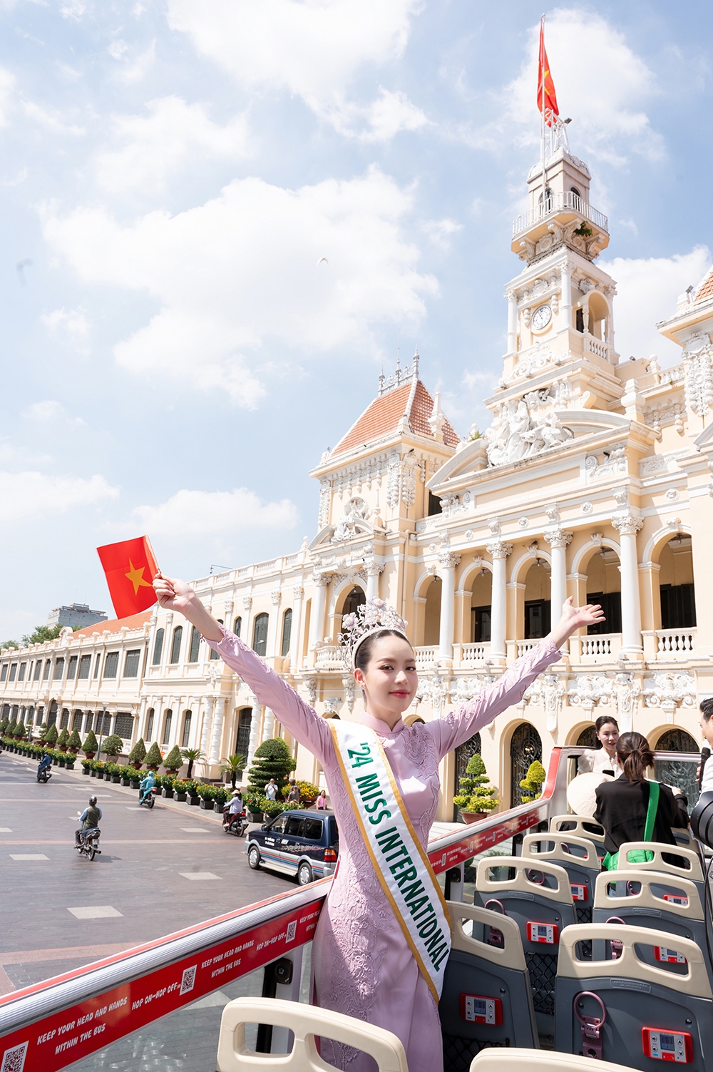 Chuyến diễu hành đi qua nhiều địa điểm và cung đường quan trọng của thành phố Hồ Chí Minh.