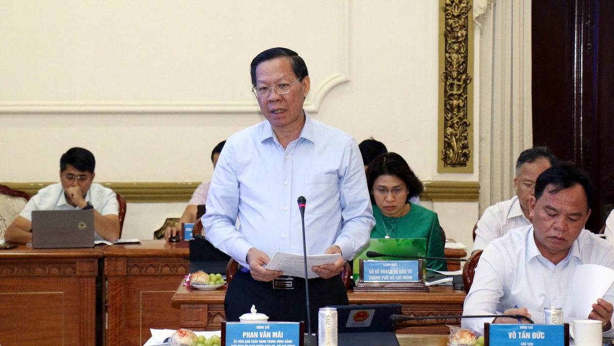 Chủ tịch UBND TPHCM Phan Văn Mãi phát biểu tại buổi làm việc với Phó Thủ tướng Lê Thành Long ngày 17/10