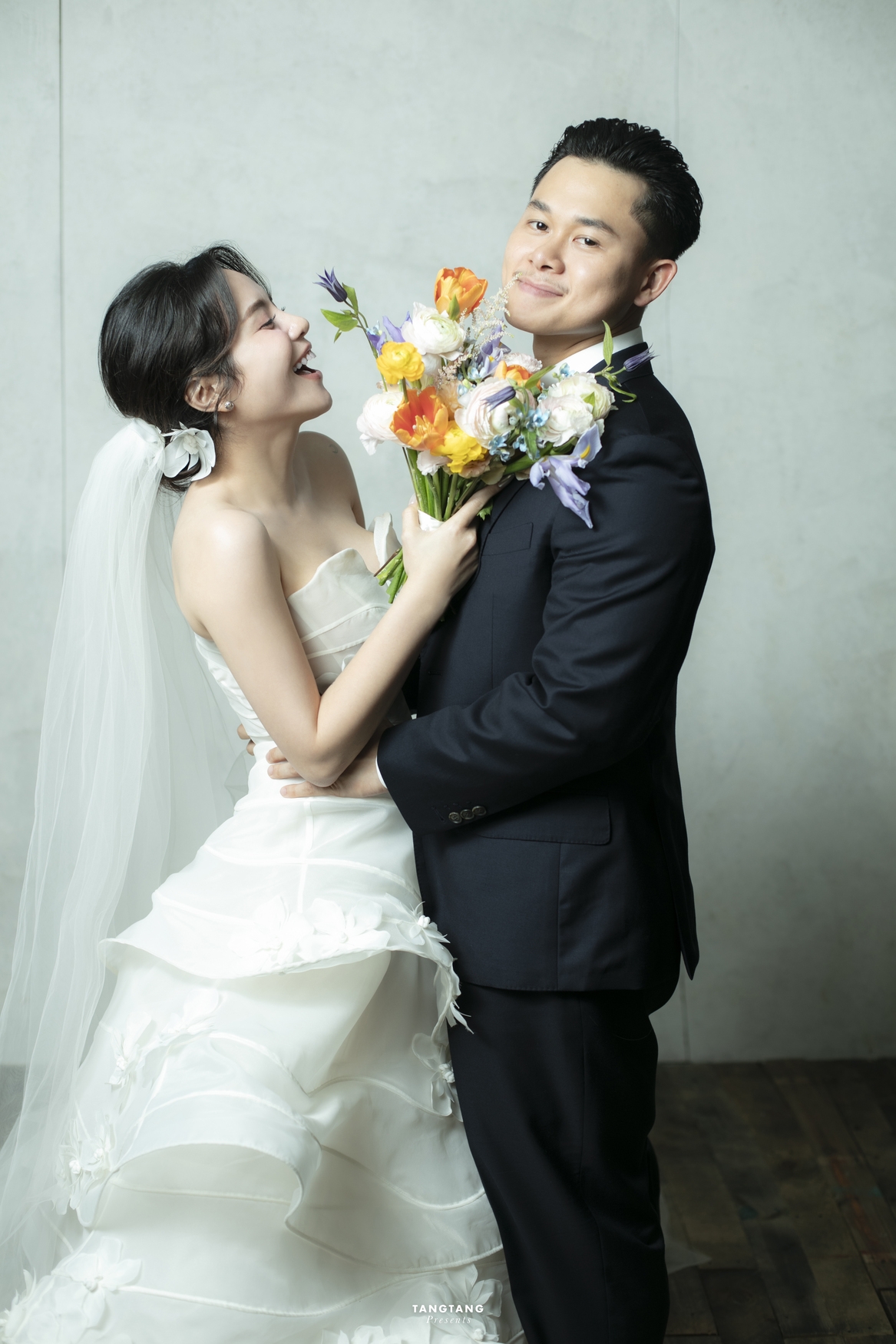 Ngày 20/11, Thái Trinh và Thái Minh sẽ tổ chức lễ đón dâu từ Thái Bình sang Hưng Yên, quê của chú rể, và tổ chức một buổi tiệc cưới lớn với khoảng 1.000 khách mời. Thái Trinh không giấu được sự xúc động khi nhắc đến sự đón nhận ấm áp từ gia đình chồng. Cô chia sẻ rằng mình cảm thấy rất may mắn khi được gia đình anh chào đón, không chỉ bằng tình cảm nồng hậu mà còn bởi những giá trị cao quý mà họ gìn giữ.