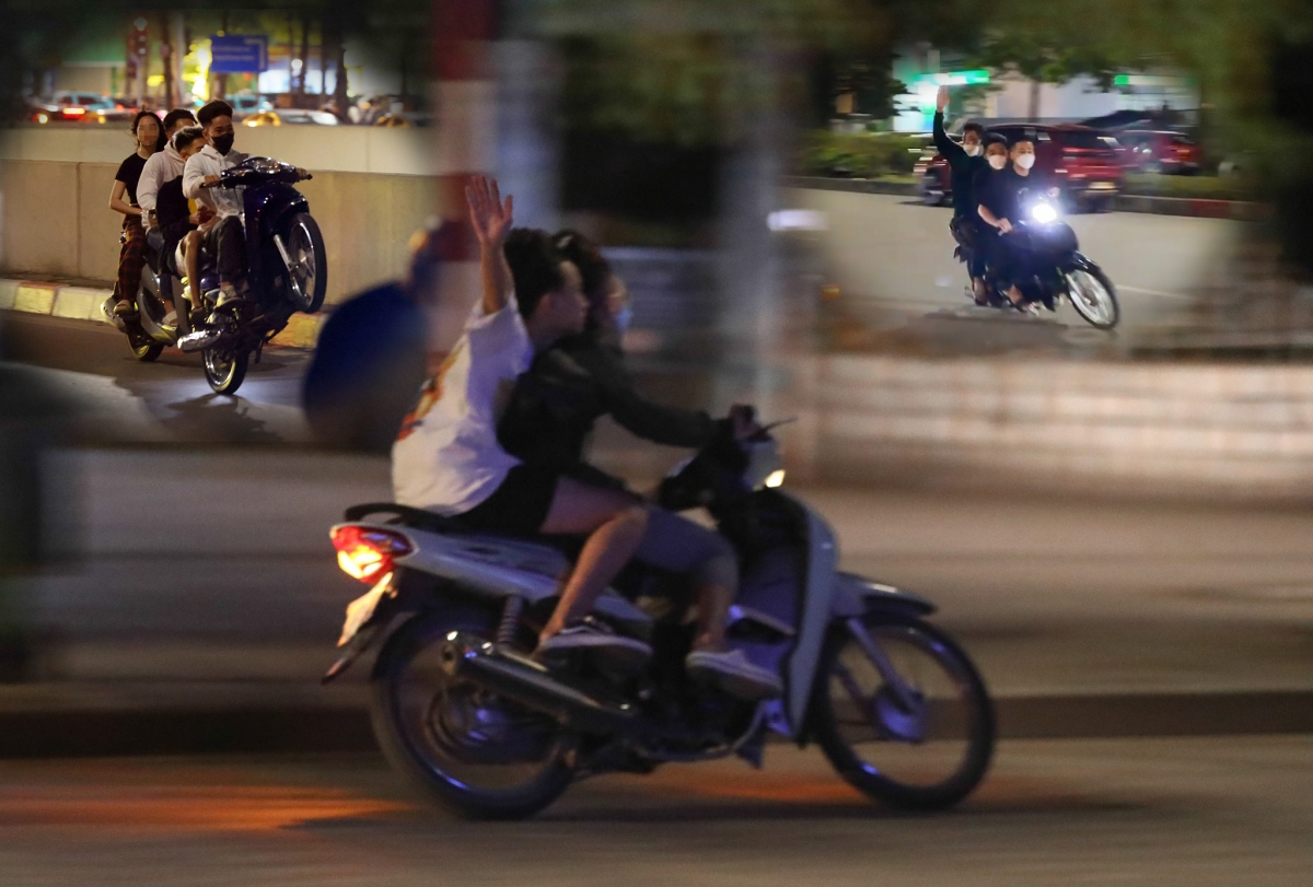 Theo chuyên gia giao thông, ngoài việc xử lý nghiêm khắc người đua xe trái phép, cần có chế tài xử lý người cổ vũ những hành vi sai trái này