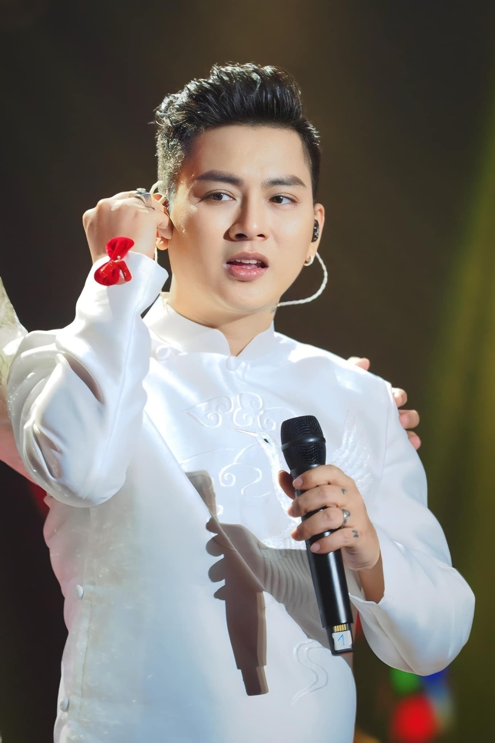 Ca sĩ Hoài Lâm cho biết từ nay khi đi hát, anh sẽ dùng tên thật Tuấn Lộc, thay vì nghệ danh do NSƯT Hoài Linh đặt cho.