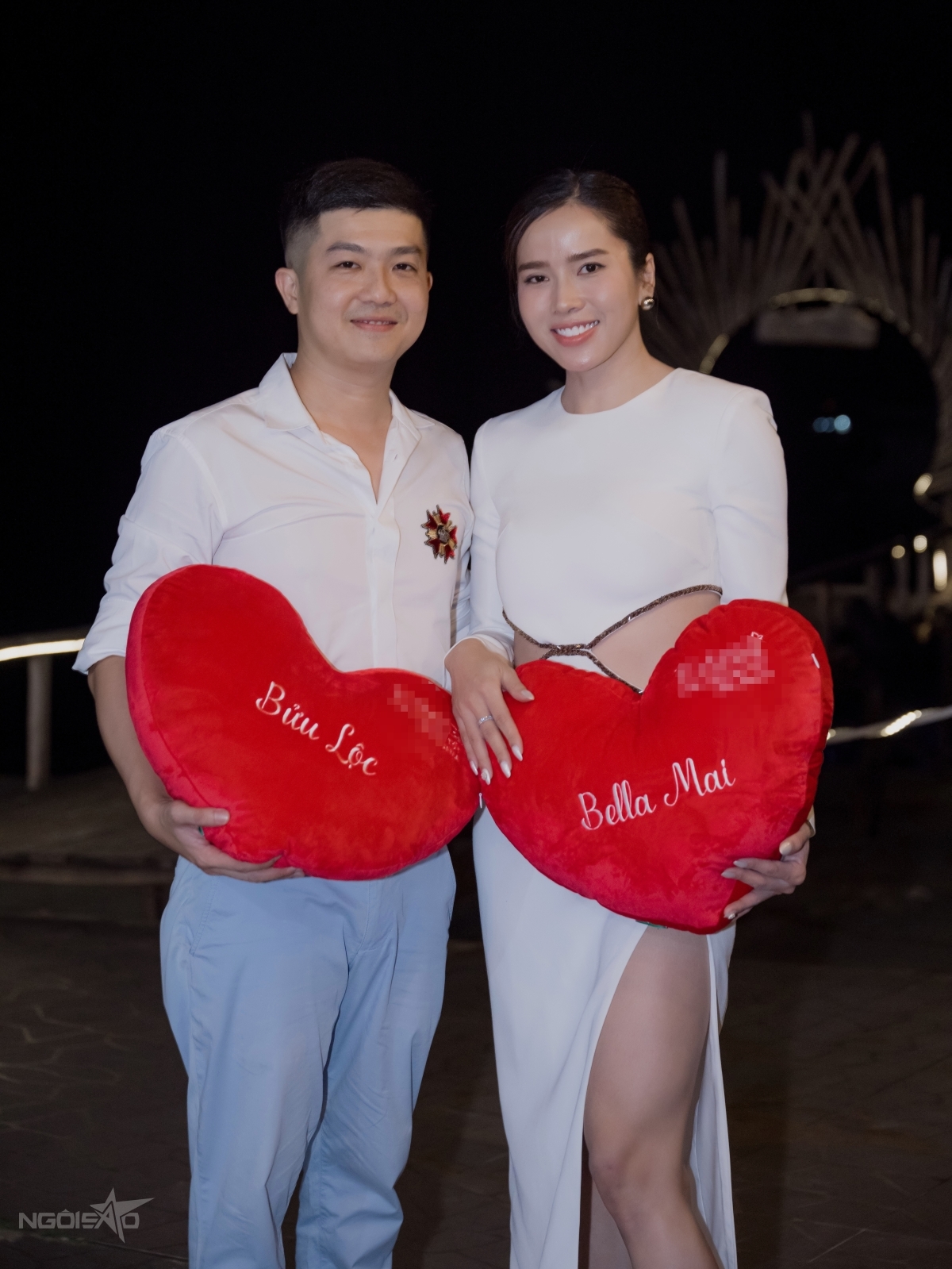 Cặp Bửu Lộc - Bella Mai thoải mái sánh đôi tại tiệc thân mật của diễn viên Hà Trí Quang dù trước đó họ hạn chế xuất hiện bên nhau.