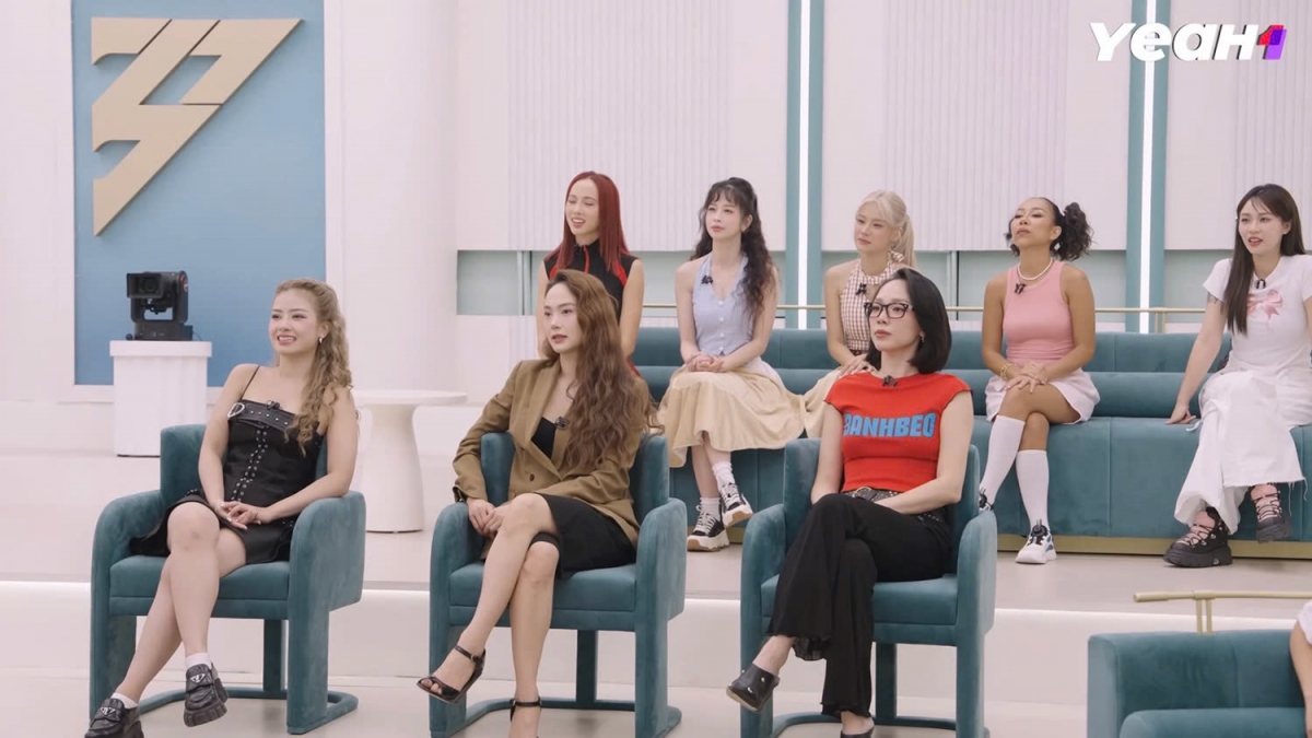 Các chị đẹp hoàn thiện thành lập đội