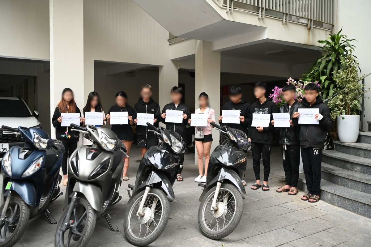10 đối tượng trong đoàn "quái xế" đâm tử vong cô gái dừng đèn đỏ ở ngã tư Trần Hưng Đạo - Bà Triệu. 