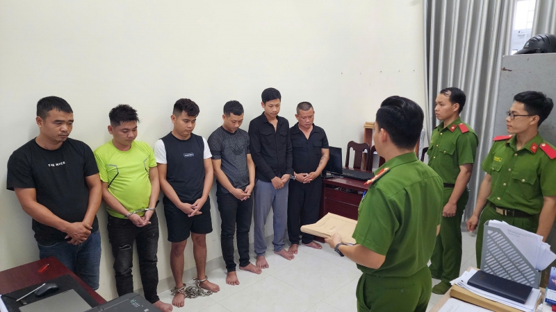 Nhóm đối tượng lừa đảo Nguyễn Bá Cường; Nguyễn Đức Hòa; Lê Văn Sỹ ... tại cơ quan Công An.