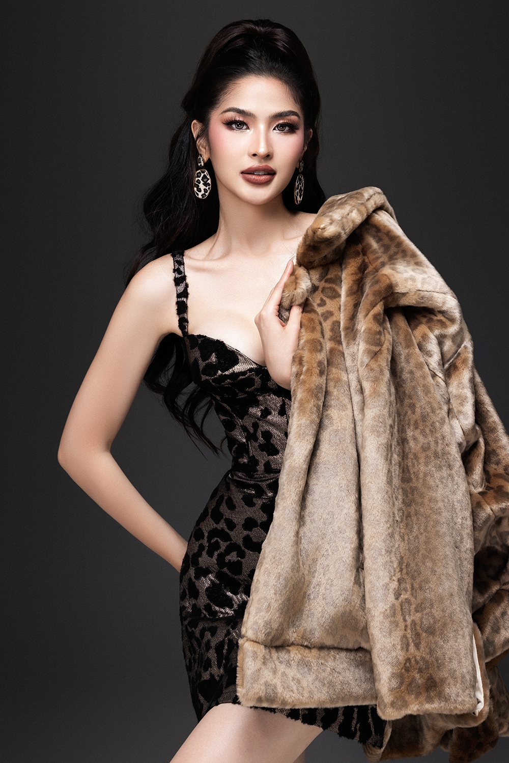 Miss Air - Yllana Marie Aduana người Philippines.