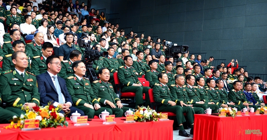 Các đại biểu tham dự chức Lễ tổng kết và trao giải Cuộc thi video clip toàn quốc “Người lính tôi yêu” và Cuộc thi viết toàn quốc “Chuyện kể ở đại đội”. (Ảnh: Quân đội nhân dân)