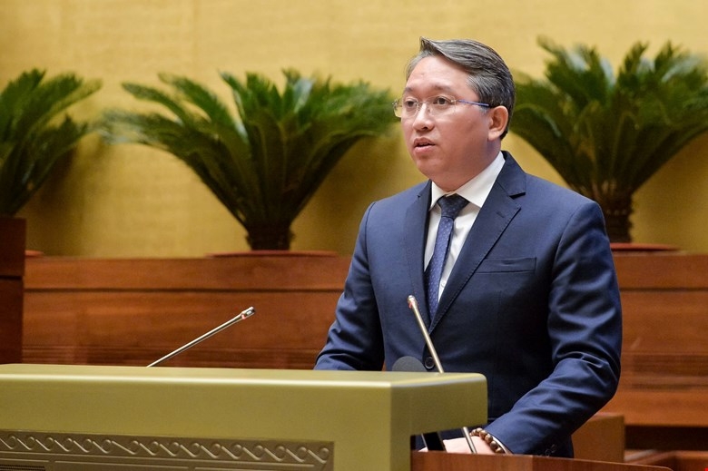 Bộ trưởng Bộ Tư pháp Nguyễn Hải Ninh trình bày Báo cáo về công tác thi hành án năm 2024. Ảnh: Quốc hội