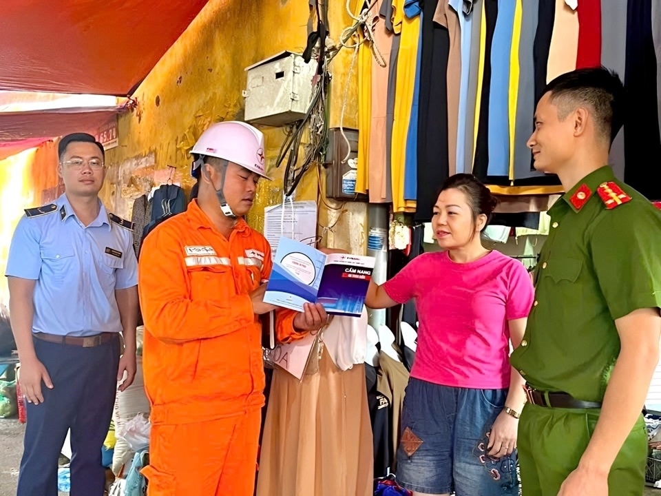 PC Vĩnh Phúc cảnh báo với khách hàng về những mối nguy hiểm khi mất an toàn điện.