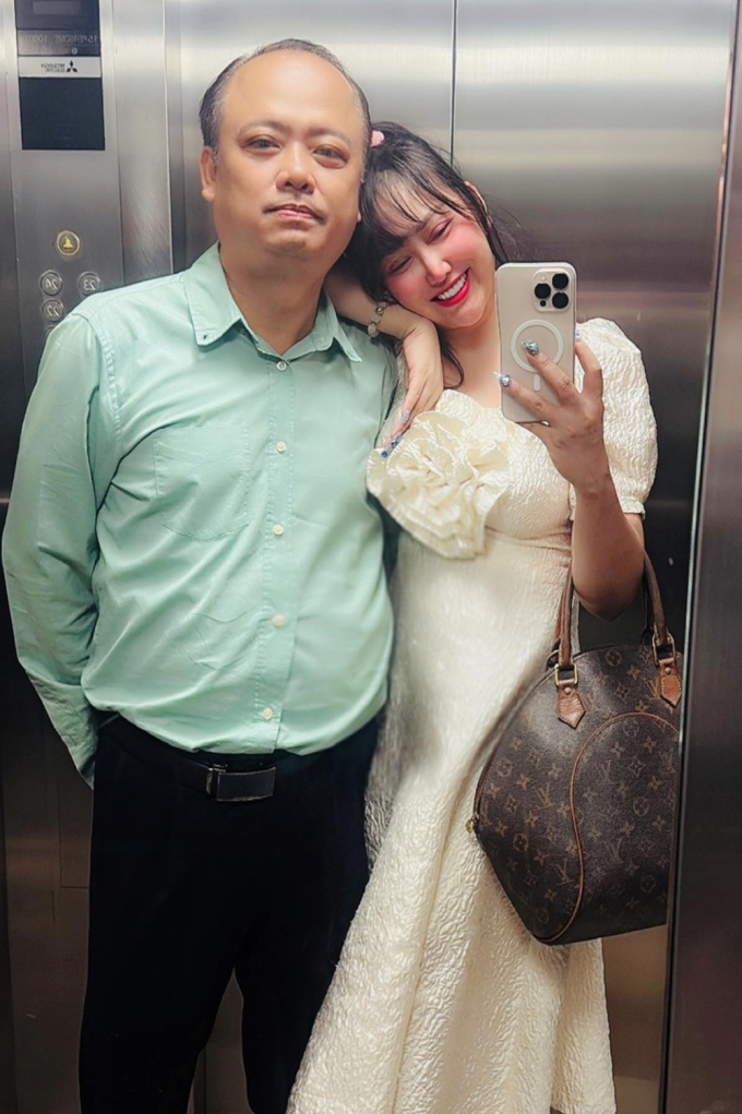 Phi Thanh Vân khoe ảnh hạnh phúc bên bạn trai mới. (Nguồn: FBNV)