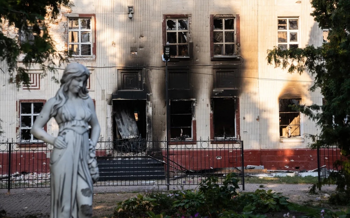 Một tòa nhà ở thị trấn Sudzha (Kursk) bị tàn phá sau những cuộc giao tranh giữa Nga và Ukraine. Ảnh: Global Image Ukraine.
