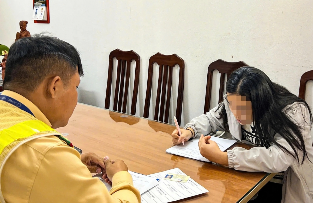 Nữ tài xế Đ.T.N. tại cơ quan công an.