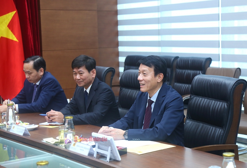 Bộ trưởng Lương Tam Quang chúc mừng bà Urawadee Sriphiromya được bổ nhiệm làm Đại sứ đặc mệnh toàn quyền Vương quốc Thái Lan tại Việt Nam.