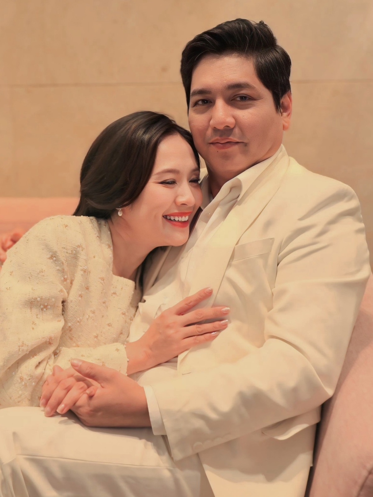 "Vợ chồng mình chia việc rất rõ ràng: Cô Thúy quyết định mọi thứ, còn chú Thịnh quyết định là cô Thúy luôn đúng", vợ chồng Thanh Thúy - Đức Thịnh hài hước chia sẻ. (Nguồn: FBNV)