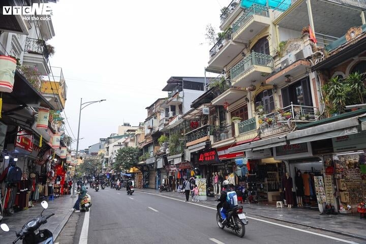 Trước khi có bảng giá đất mới thì phố Hàng Ngang, Hàng Đào từ lâu đã nổi tiếng với giá đất đắt đỏ hàng trăm triệu đồng/m2.