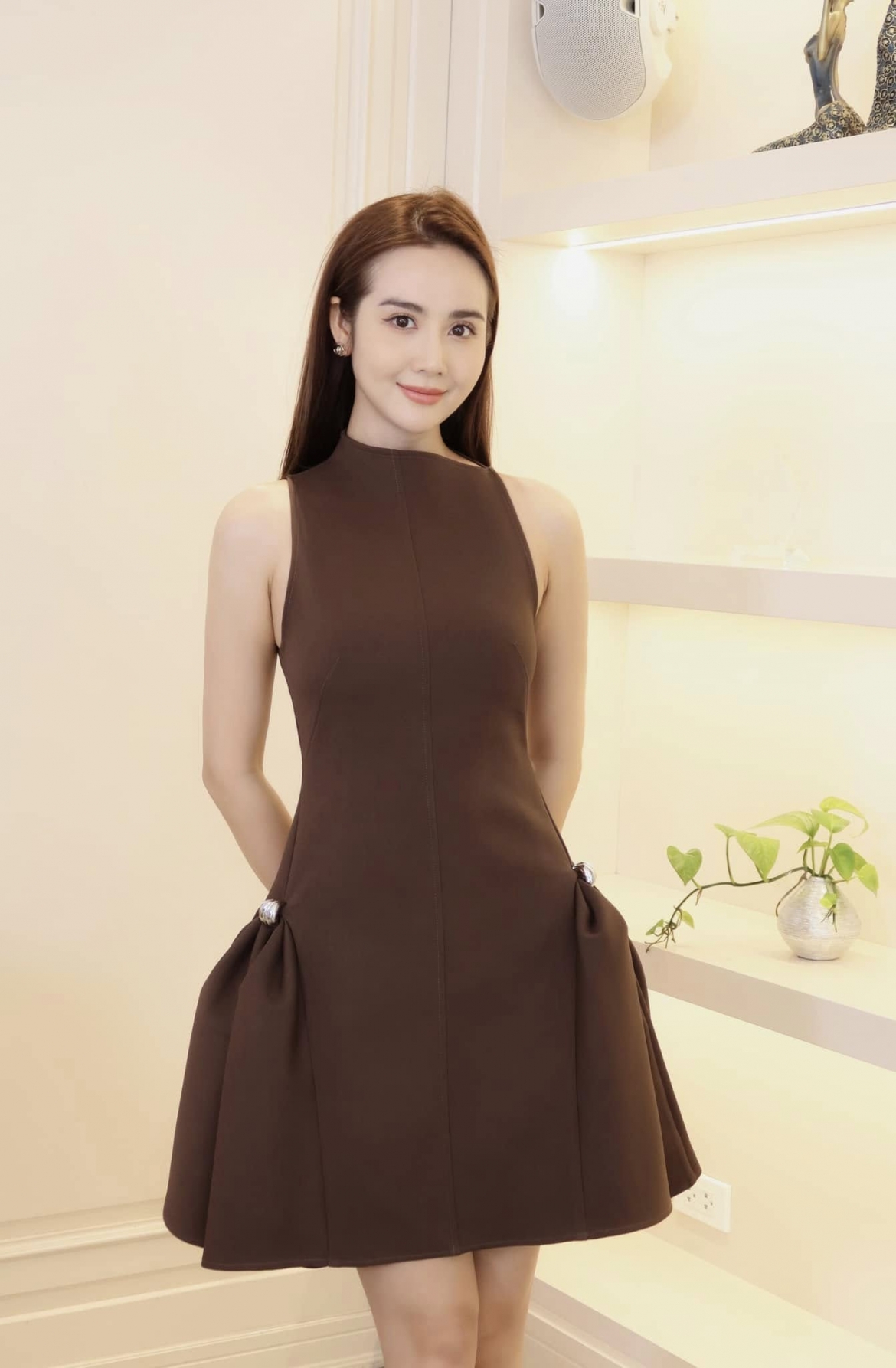 Minh Huyền (Huyền Lizzie) vào đề cử VTV Awards 2024 ở hạng mục Diễn viên nữ ấn tượng với vai Dương trong "Chúng ta của 8 năm sau" (phần 2). Dương ở phần 2 dường như là một con người hoàn toàn khác biệt so với phần 1. Huyền Lizzie từng chia sẻ, bản thân cô cũng áp lực khi thủ vai nữ chính trong khi Hoàng Hà đã diễn xuất quá tốt ở phần 1.