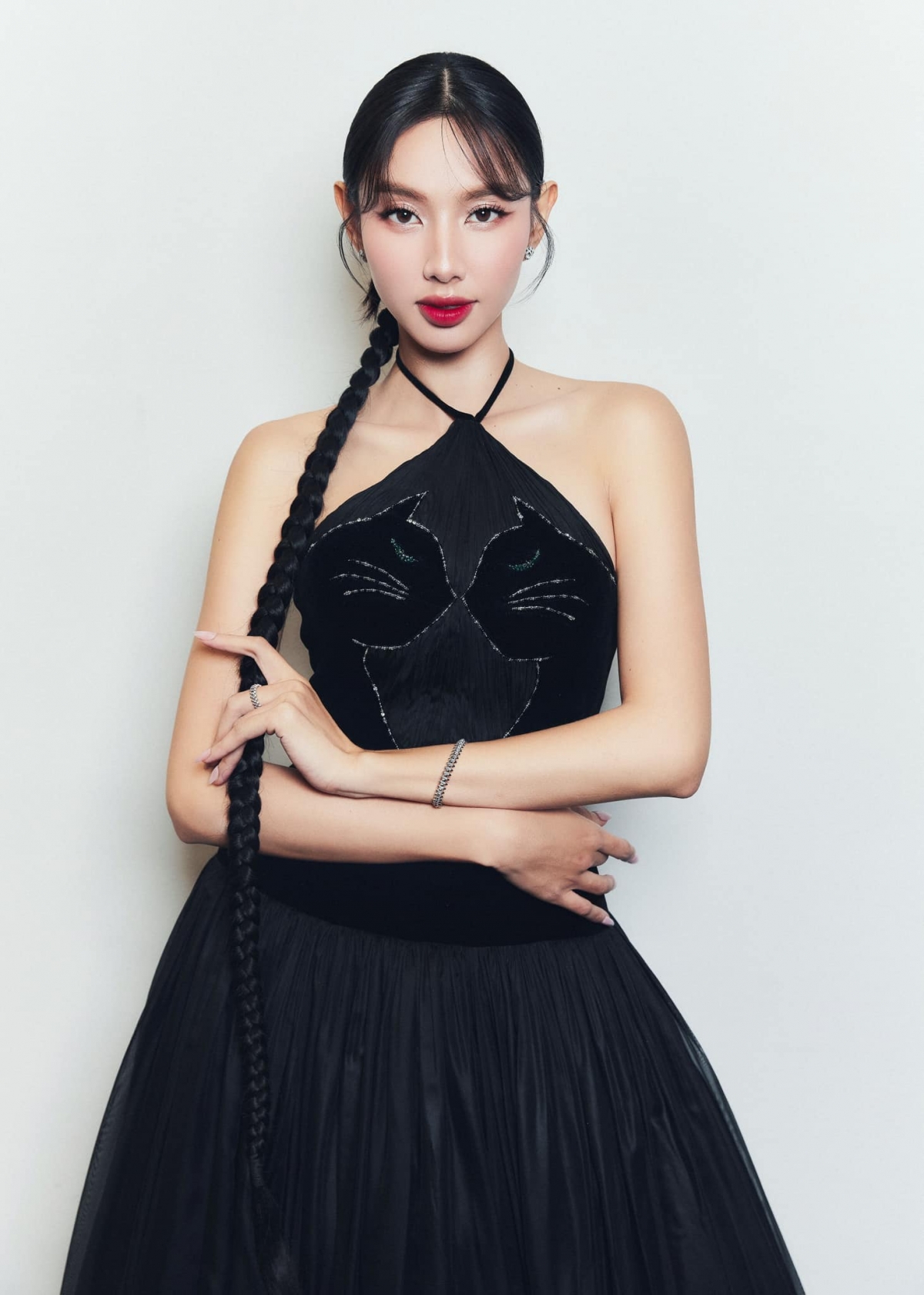 Gần đây nhất, Thùy Tiên thử sức với vai trò diễn viên trong bộ phim "Linh miêu: Quỷ nhập tràng". Cô vào vai hầu gái tên Phượng. Khán giả và truyền thông đánh giá các diễn biến tâm lý của nhân vật, nhất là ở những đoạn cao trào đều được Thùy Tiên thể hiện khá tốt. Nhiều người nhận xét vai diễn đã giúp cô tỏa sáng ngay lần đầu tiên chạm ngõ điện ảnh. Diễn viên Hồng Đào còn dự đoán Thùy Tiên sẽ là một ngôi sao tương lai của điện ảnh Việt Nam. 
