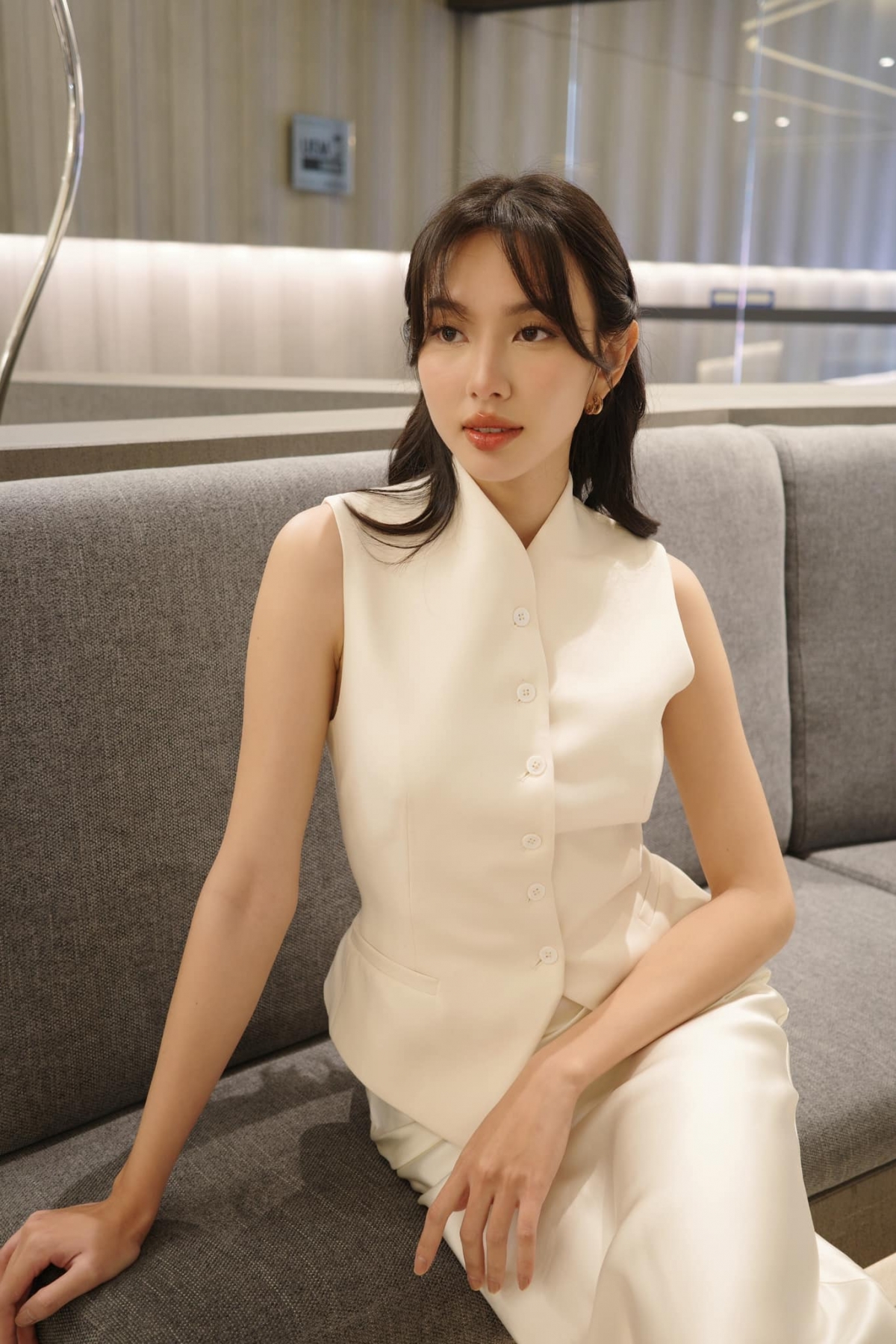 Vào tháng 6, Thùy Tiên chia sẻ tin vui vừa hoàn thành việc học thạc sĩ ngành Quản trị nhà hàng - khách sạn của trường đại học ở Thụy Sĩ. Thùy Tiên nói trước giờ chưa từng nghĩ đến việc học thạc sĩ, nhưng vì những người đang theo dõi và đồng hành cùng mình, cô mong muốn, hy vọng bản thân có thể truyền tải động lực, giúp ích cho mọi người.