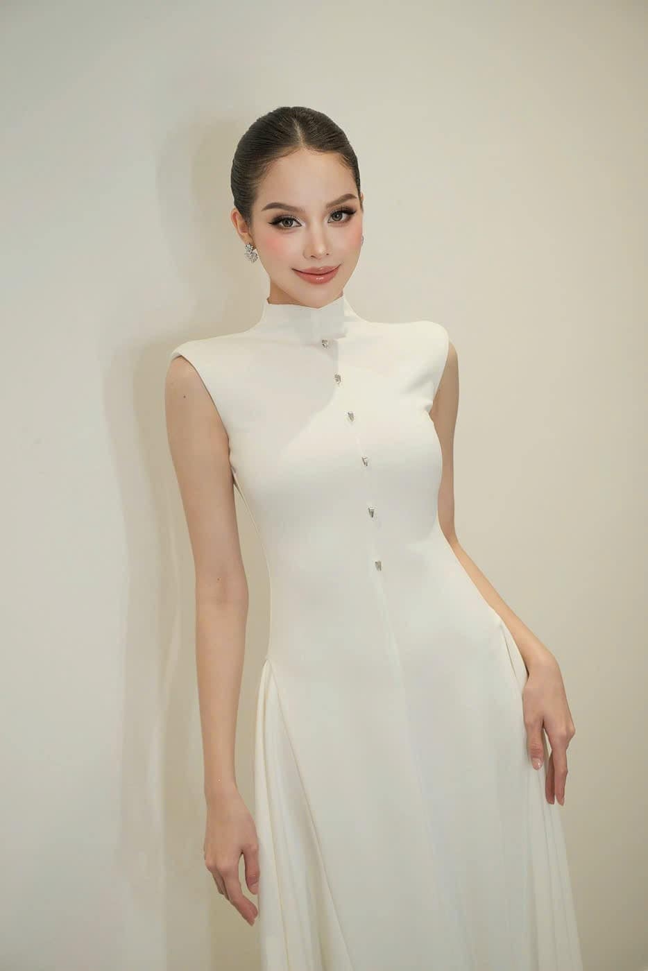 Vào tháng 11, Thanh Thủy khiến cộng đồng sắc đẹp Việt Nam vỡ òa khi giành vương miện tại Miss International 2024. Đây là thành tích cao nhất của thí sinh Việt Nam tại cuộc thi này. Tại Miss International 2024, Thanh Thủy luôn giữ phong độ ổn định qua các phần thi phụ và tích cực giao lưu với truyền thông trong các hoạt động tập thể. Cô ghi điểm với phong thái nhẹ nhàng, trong trẻo và thanh lịch, khả năng giao tiếp bằng tiếng Anh tốt. 