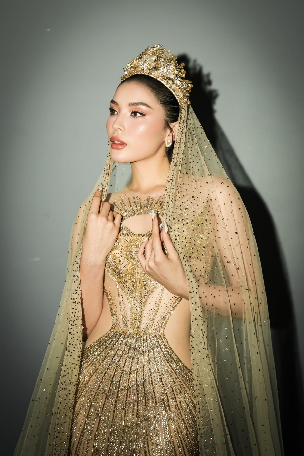 “Mặt trời e ấp”, Kỳ Duyên khoe thần thái kiêu kỳ trong hình ảnh mới. (Nguồn: FBNV)